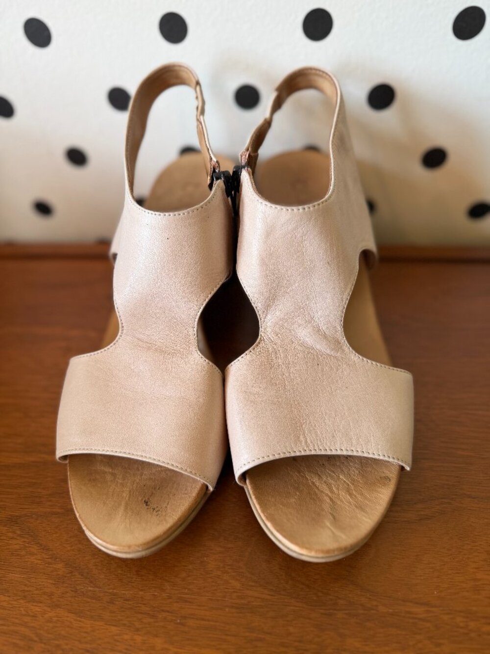 Bueno Women's Light Tan Block Heel Sandals Size 42